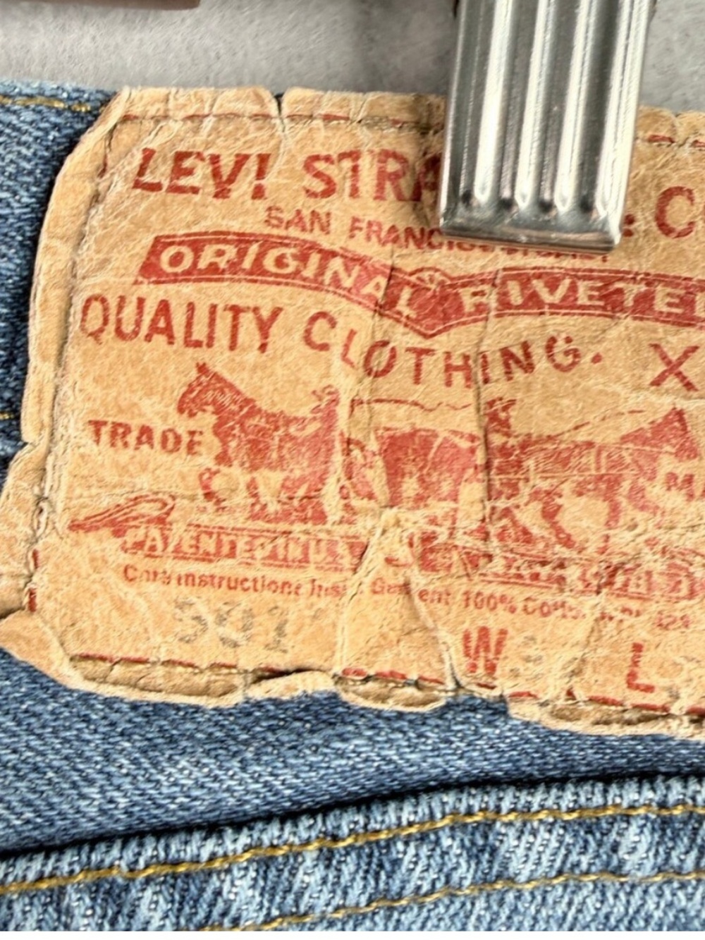 Levi’s 501 Jeans Mens 32x31 Blue Medium Wash Straight Leg Button Fly Denim - Picture 8 of 9